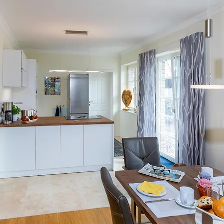 Exklusives Reetdachhaus Mit Sauna In *