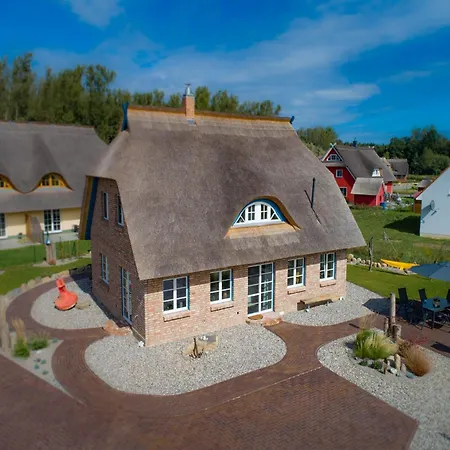 Exklusives Reetdachhaus Mit Sauna In