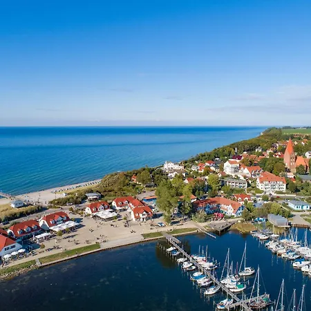 Casa vacanze Exklusives Reetdachhaus Mit Sauna In *